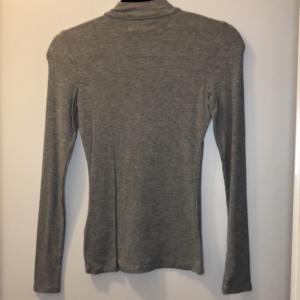 HOLLISTER | Gray Ribbed Choker Top - Picture 2 of 3